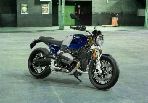 BMW R 12 nineT 2026 – neoklasyk z wyglądu, roadster na drodze