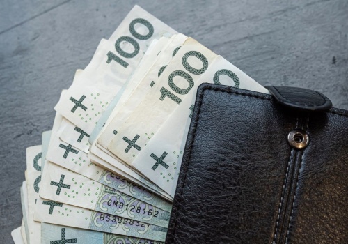 Poszukują Polaków do pracy za granicą. Nawet 14 tys. zł za miesiąc bez wykształcenia