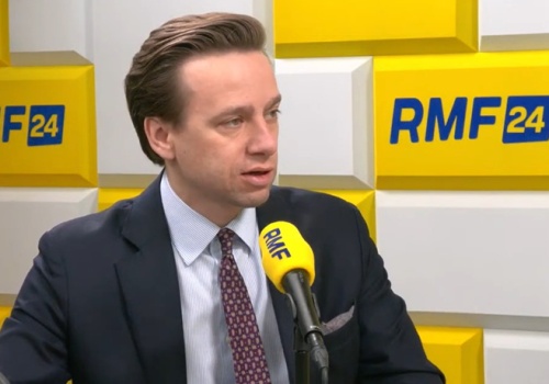 „Jesteśmy przeciwko obu tym projektom”. Krzysztof Bosak otwarcie ws. debaty o SAFE