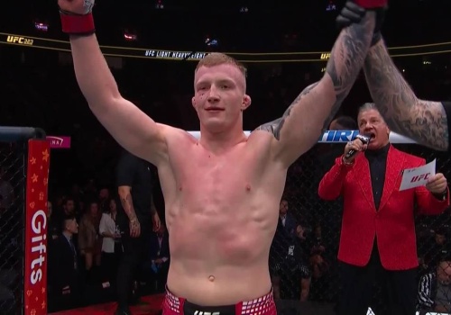 UFC z udziałem Baraniewskiego. Transmisja TV i stream online. Gdzie obejrzeć UFC Fight Night 270?