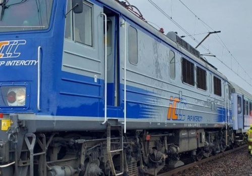 Ewakuacja pasażerów pociągu osobowego po awarii lokomotywy