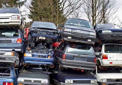 Pół miliona kary za rozbiórkę auta w garażu. Takie są przepisy