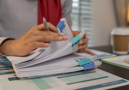 Nowe przepisy dla milionów pracowników. Można zyskać dłuższy urlop i dodatki