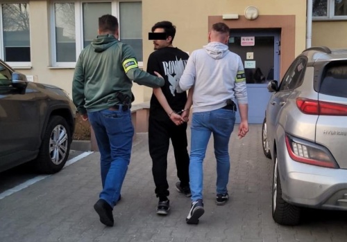 Hiszpanie, którzy zrobili graffiti na warszawskim metrze – trafili za kraty