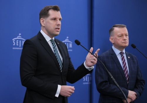 Politycy PiS domagają się przyjęcia prezydenckiej propozycji „polskiego SAFE 0 proc.”