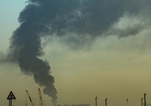 Iran atakuje ZEA. Kolejny cios w handel ropą