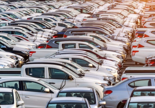 Stara naklejka na szybie – problem estetyczny czy realny mandat w 2026 roku?