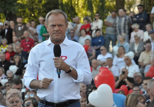 Donald Tusk doprowadzi do polexitu?! Szokujące wnioski w 