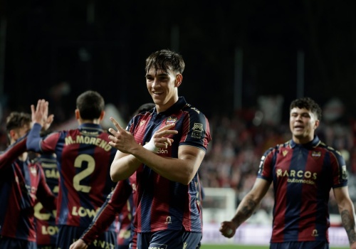 Beniaminek La Ligi krok od niespodzianki