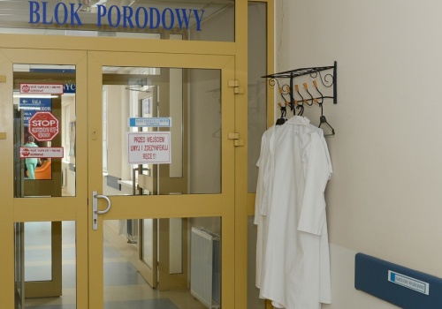 Tak zarabiają w budżetówce, a tak w ochronie zdrowia. Cała prawda w tabelach