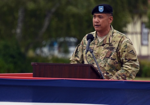 Pentagon: Nietrzeźwy generał USA podczas wizyty w Ukrainie doznał wstrząśnienia mózgu. Tajne mapy zostały w pociągu