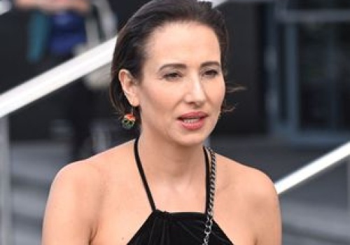 Tak zachowywał się jej pijany ojciec. 