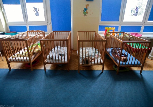 Obcokrajowiec odbierał syna z polskiego żłobka. Zrobił notatkę. 