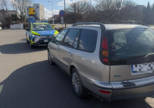 48-latek kierował mając ponad 3 promile i trzy dożywotnie zakazy. Tak przyjechał do sklepu