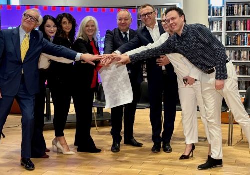 Festiwal Filmów – Spotkań NieZwykłych w tym roku także w Ostrowcu i w Zamku Ćmielów