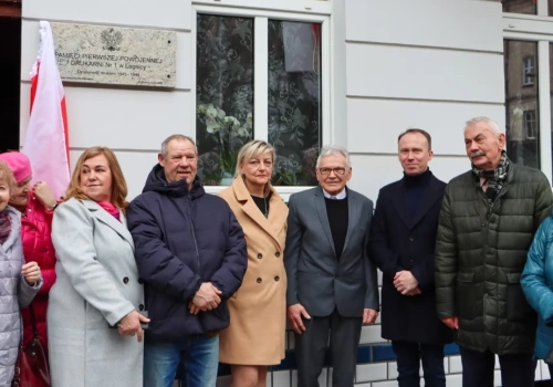 Na Zakaczawiu odsłonięto tablicę upamiętniającą pierwszą powojenną drukarnię w Legnicy