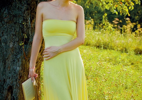 Czas pożegnać masełkowy żółty. Oto nowy hit weselnych stylizacji. 