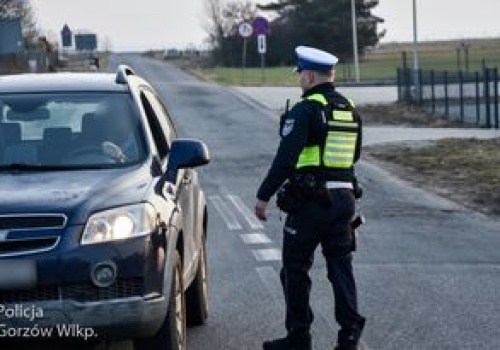 Nowe przepisy nie dały kierowcom do myślenia. Policja podsumowała pierwszy miesiąc