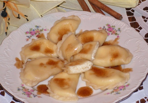 Pierogi z miodem i cynamonem
