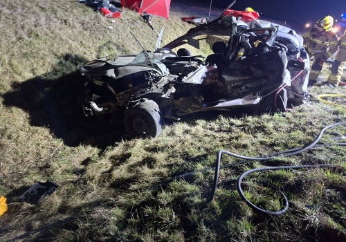 Makabryczne szczegóły śmiertelnego wypadku na „starej trójce”. Nie żyją dwie osoby, trzecia walczy o życie  