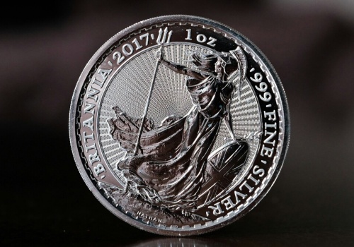 Srebrne monety czy sztabki? Porównanie, które pomoże Ci podjąć decyzję zakupową