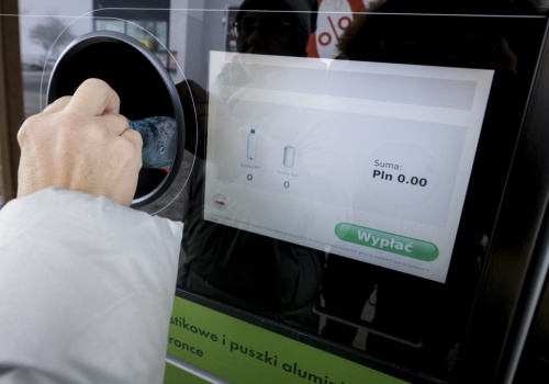 Tylu Polaków korzysta z systemu kaucyjnego. Sondaż może zaskakiwać