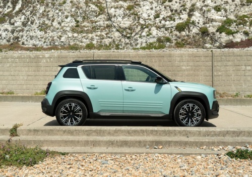 Renault wzywa do serwisu elektryczne R4 i R5. Powód jest kosztowny, ale liczba aut śladowa