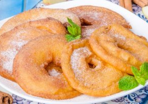 Bez niepotrzebnego ścierania. Jabłka w cieście przygotowuję, gdy nie mam czasu na racuchy