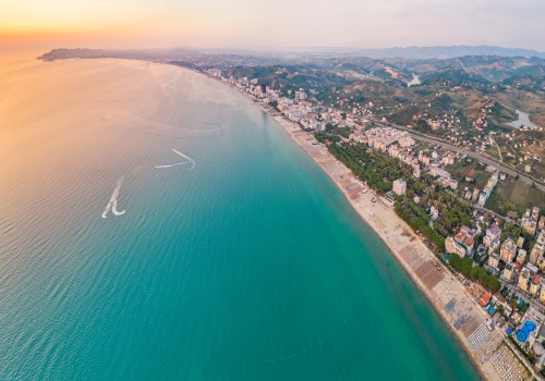 Tanio! 🚨 Wycieczka na Riwierę Albańską od 860 PLN ✨🏖️ Loty, 4🌟 hotel ze śniadaniami i samochód 😱🚗