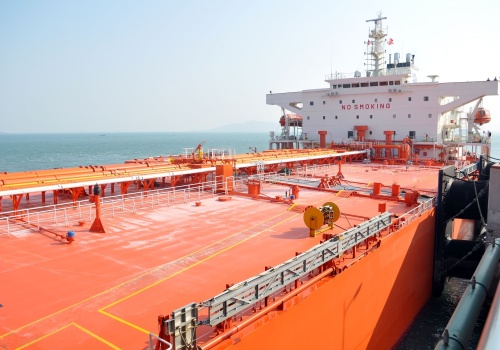 Doradca Trumpa: tankowce zaczynają przepływać przez cieśninę Ormuz