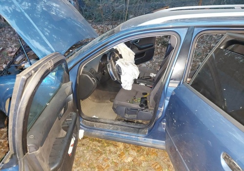 Widząc wypadek ruszył na pomoc poszkodowanym. W tym czasie skradziono mu auto