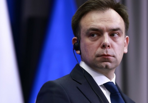 Ryzyko i niepewność. Minister finansów reaguje na raport agencji w sprawie weta prezydenta