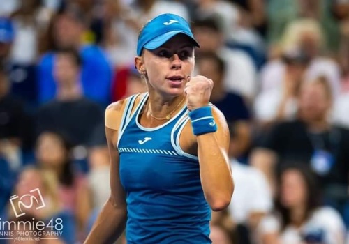 Tenis ziemny: Linette w drugiej rundzie! Emocjonujący mecz Polki.