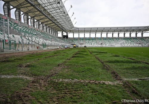 W Radomiu ruszyli z wymianą murawy. Zapłacą krocie