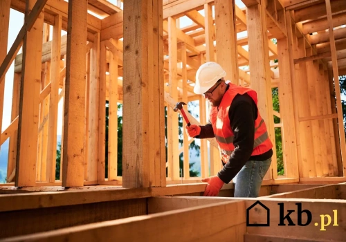 Dom szkieletowy miał powstać w trzy miesiące. Minęło pół roku