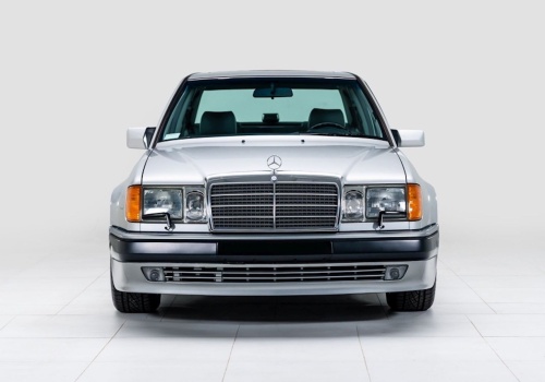 Mercedes 500E z garażu Seinfelda bije rekord. To więcej niż zwykły youngtimer