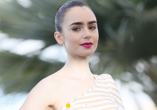 Ojciec Lily Collins jest legendą rocka z Oscarem na koncie. Latami przez niego cierpiała