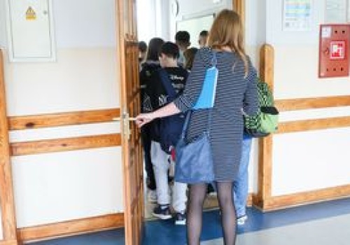 Mają wolne w szkole przez rekolekcje. 