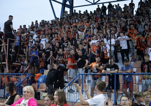 Grzywna i częściowe zamknięcie stadionu. KSZO ukarane za zachowanie kibiców