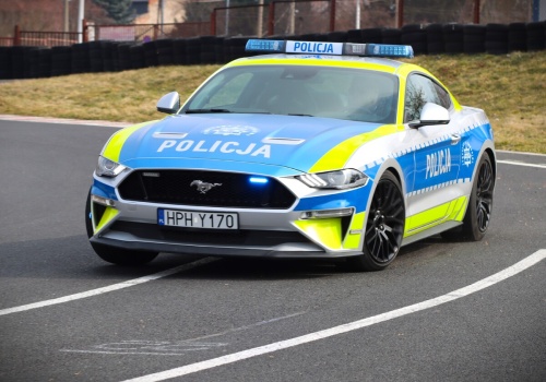 Skonfiskowany nietrzeźwemu kierowcy Ford Mustang GT trafił do służby w Policji