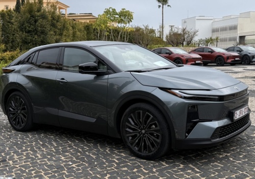 Toyota C-HR+, szczegółowe dane techniczne i inne ciekawostki. Trafiliśmy z pojemnością netto mniejszej baterii :)