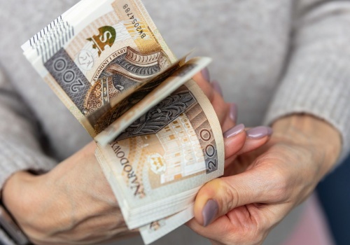 892 zł z urzędu co miesiąc od 1 czerwca 2026 r. Wystarczy spełnić jeden warunek