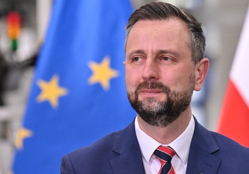 Skandaliczne zachowanie ministra obrony. Kosiniak-Kamysz firmuje skompromitowaną uczelnię