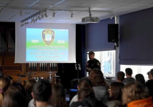 “Stop hejt, cyberprzemoc, odpowiedzialność prawna nieletnich”. Częstochowska Straż Miejska przeprowadziła prelekcję