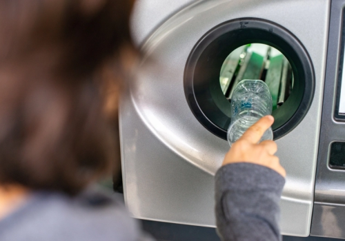 18 marca to Światowy Dzień Recyklingu, a 62% Polaków deklaruje oddawanie kaucyjnych butelek