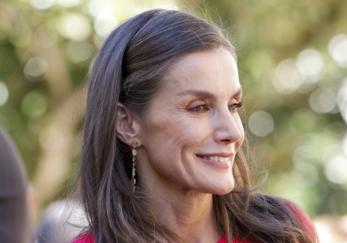 Królowa Letizia w tej samej sukience, co rok temu. Efekt? Zachwycający