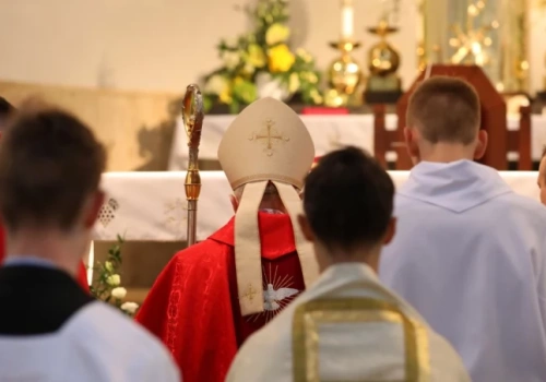 Bierzmowanie? Gdy Kościół rzuca kłody pod nogi, kwitnie handel lewymi zaświadczeniami