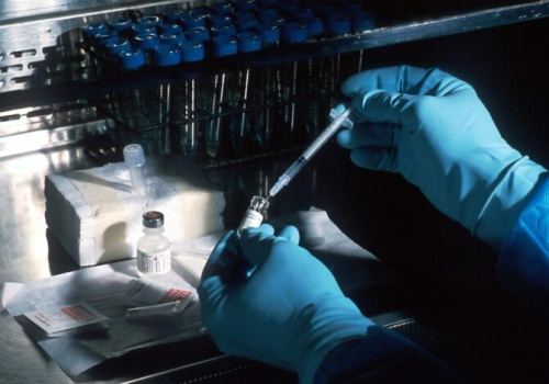 Pacjent z wynikami badań i bez wizyty u specjalisty. Co robić, gdy termin jest odległy