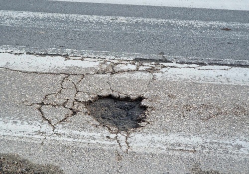 Rosną ceny ropy, a wraz z nimi ceny asfaltu. Utrzymanie dróg w Tarnowie może być droższe niż zazwyczaj