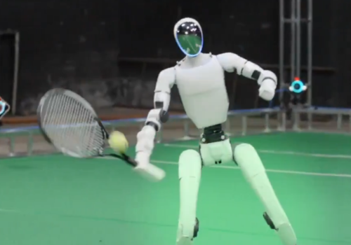 Nie gra jeszcze jak Iga Świątek, ale już wie co to rakieta i tenis…